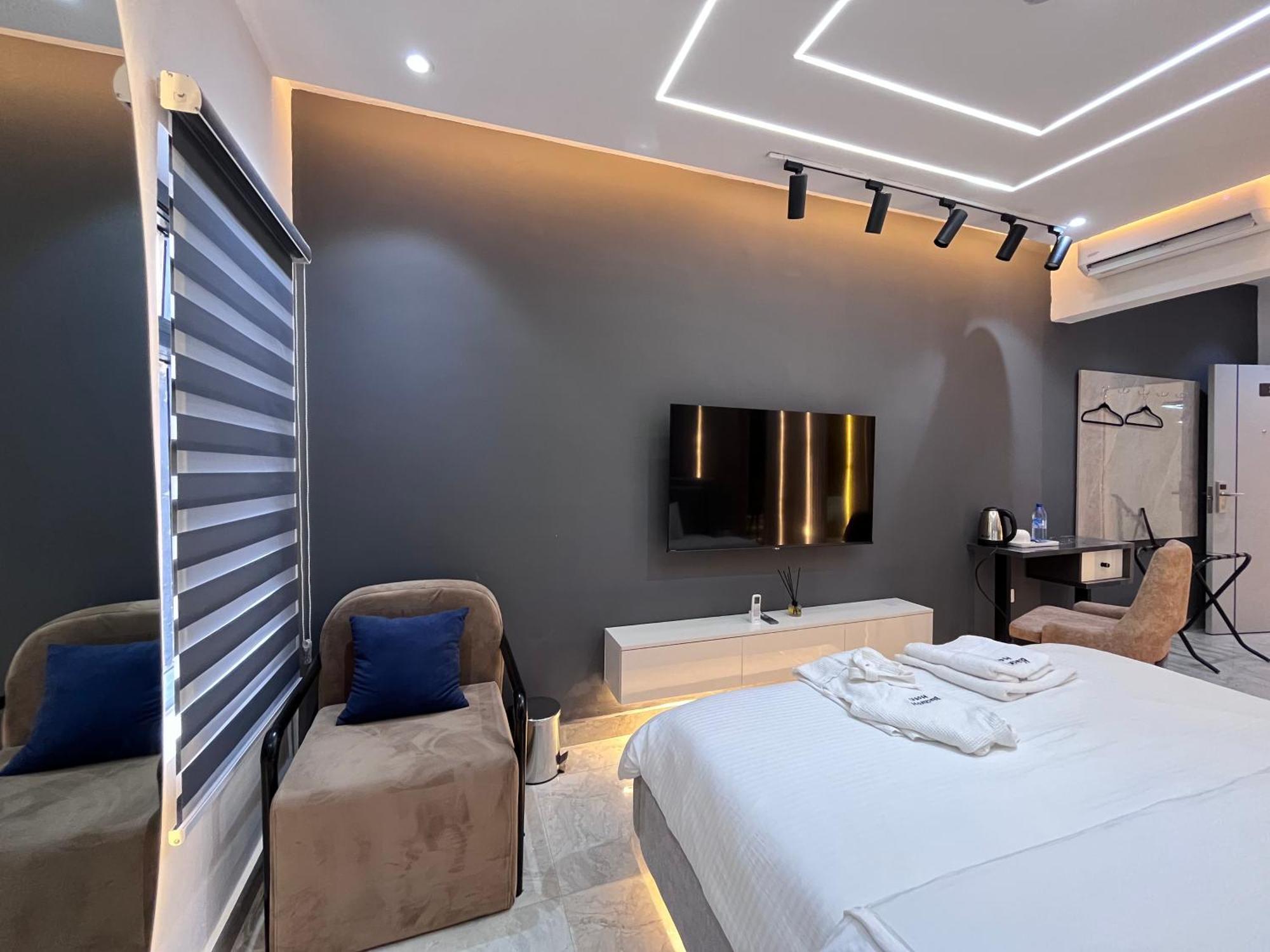 איקג'ה Blackwood Hotels מראה חיצוני תמונה