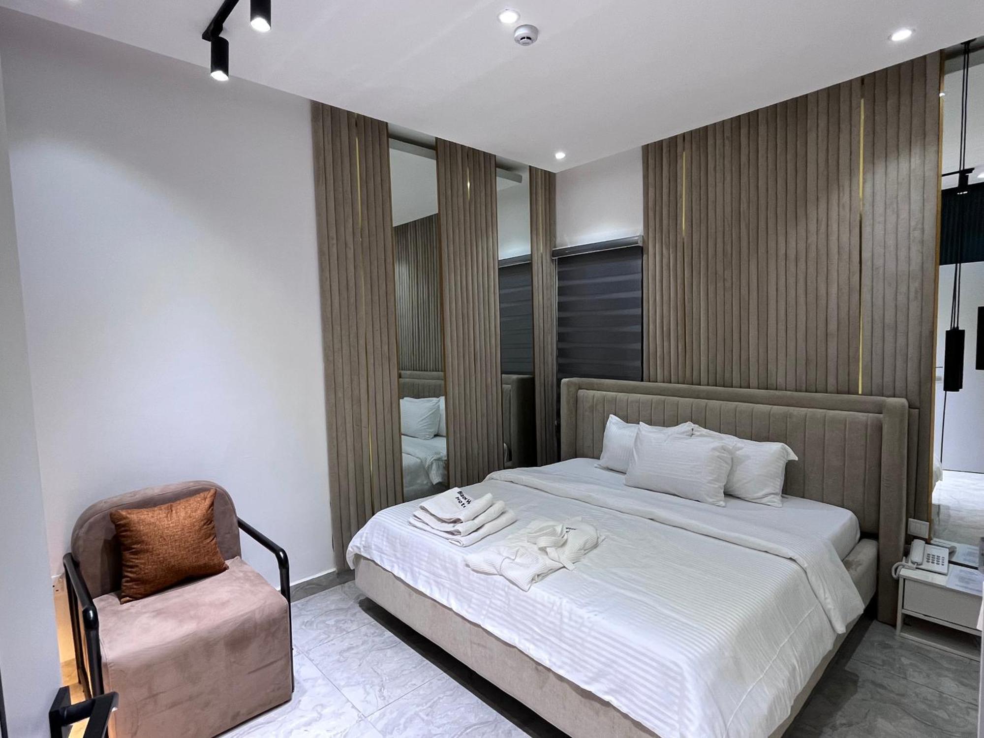 איקג'ה Blackwood Hotels מראה חיצוני תמונה
